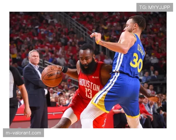 战术变化：下半场尼斯改打双前锋，意图加强进攻。